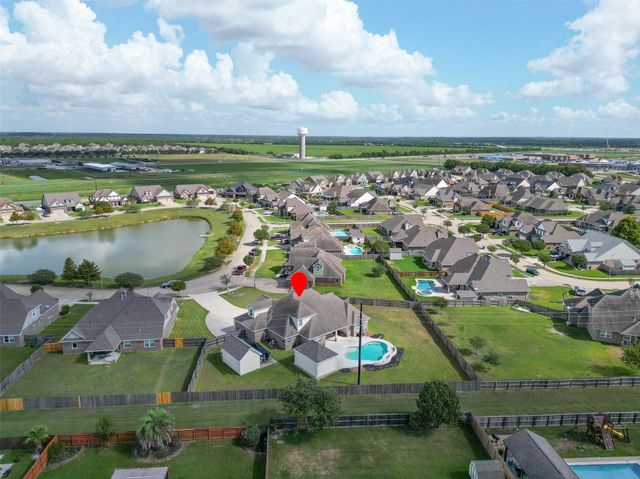 9642 Keeneland Circle, Mont Belvieu, TX 77523