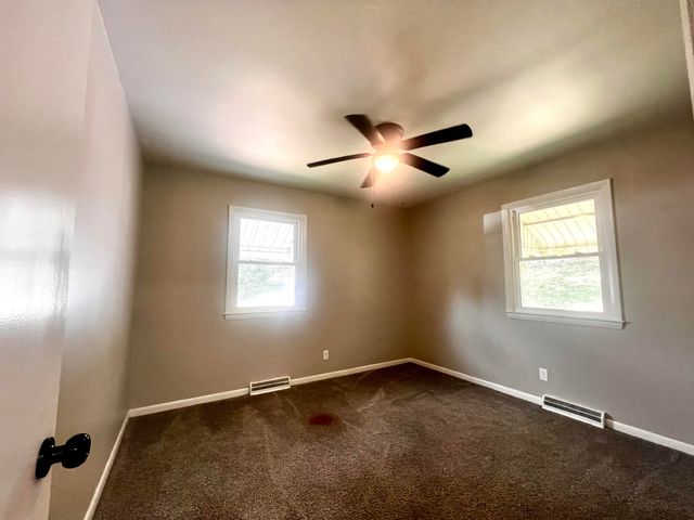 230 S Lucas Street, Junction City, KY 40440