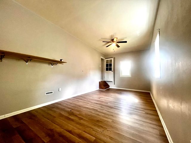 230 S Lucas Street, Junction City, KY 40440