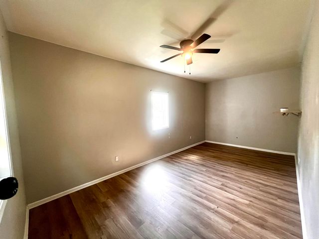 230 S Lucas Street, Junction City, KY 40440