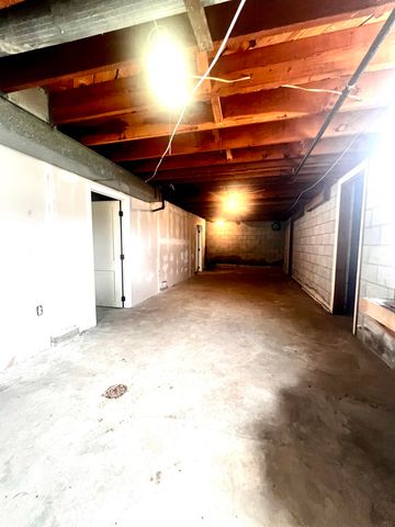 230 S Lucas Street, Junction City, KY 40440