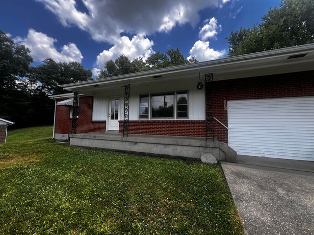 230 S Lucas Street, Junction City, KY 40440