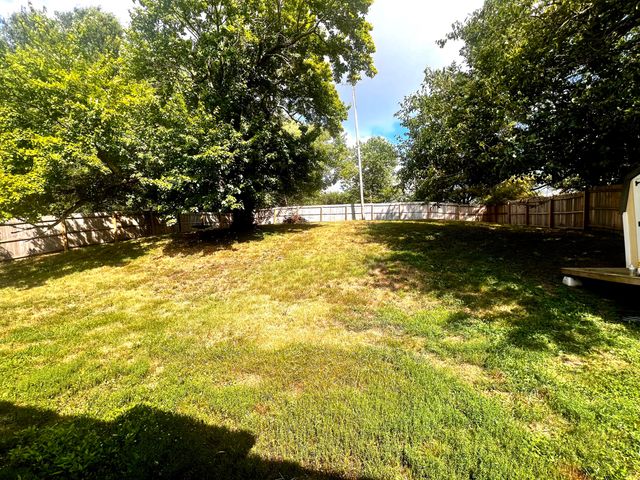 230 S Lucas Street, Junction City, KY 40440