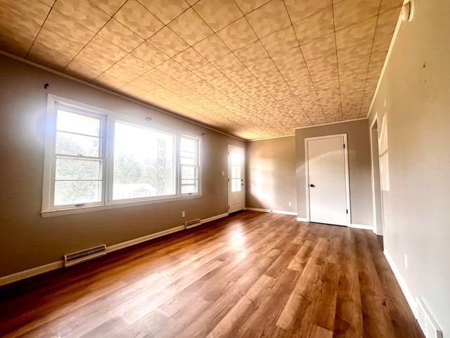 230 S Lucas Street, Junction City, KY 40440