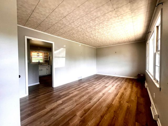 230 S Lucas Street, Junction City, KY 40440