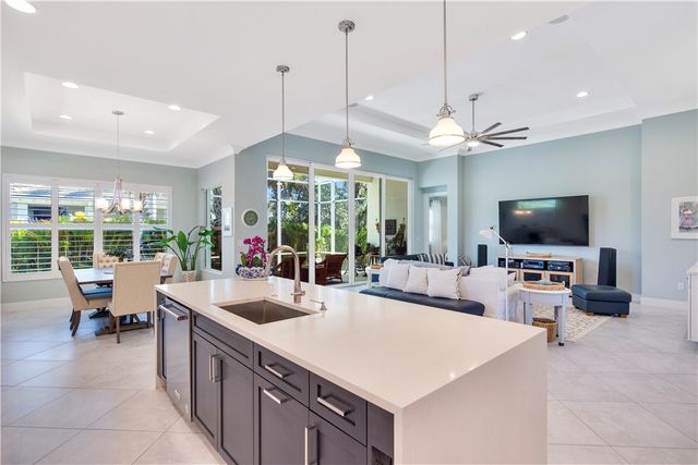 9215 Orchid Cove Circle, Vero Beach, FL 32963