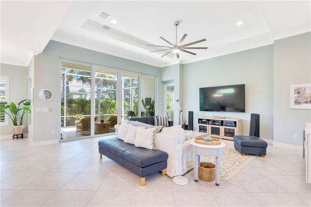 9215 Orchid Cove Circle, Vero Beach, FL 32963