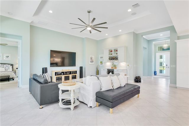 9215 Orchid Cove Circle, Vero Beach, FL 32963