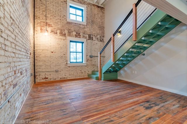 101 E Walnut Street 211, Rogers, AR 72756