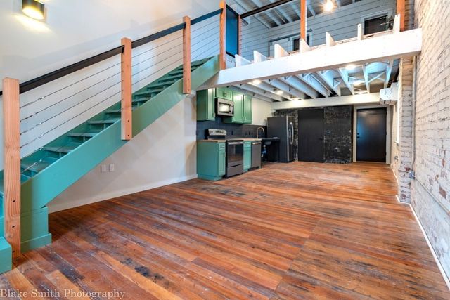 101 E Walnut Street 211, Rogers, AR 72756