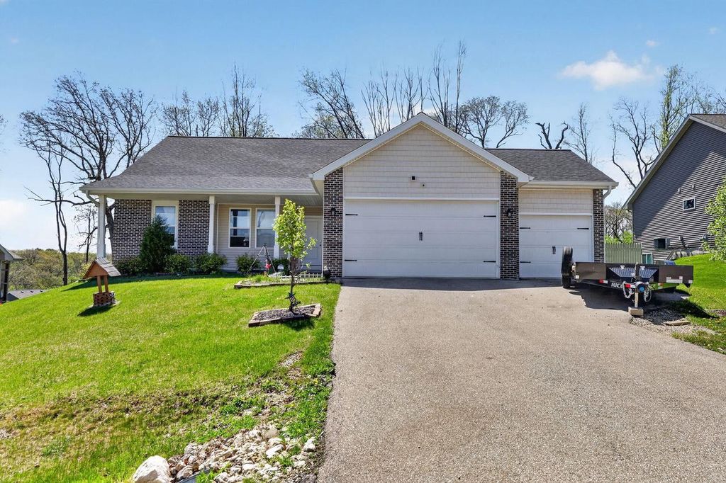 934 E Superior Drive, Edgerton, WI 53534