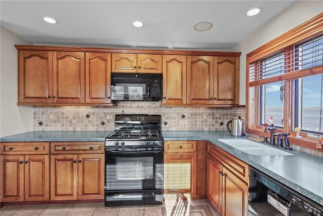 240 Shawomet Avenue, Warwick, RI 02889