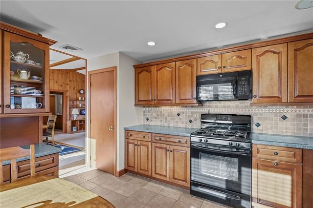 240 Shawomet Avenue, Warwick, RI 02889