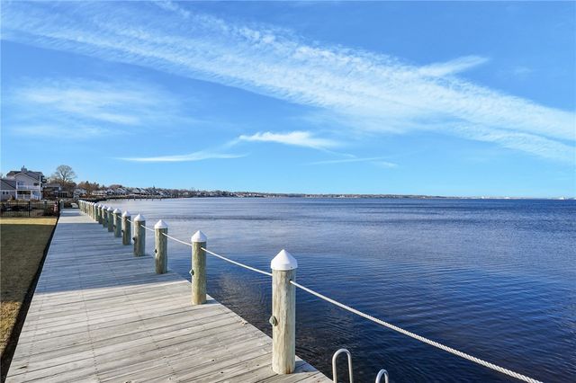 240 Shawomet Avenue, Warwick, RI 02889