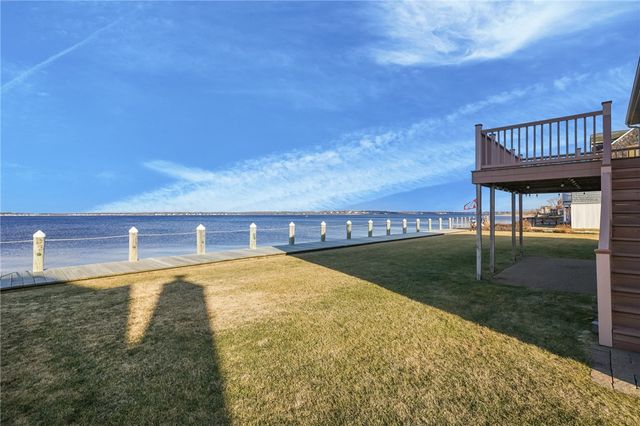 240 Shawomet Avenue, Warwick, RI 02889