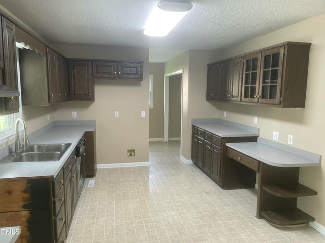 911 S Ridge Road, Burlington, NC 27217