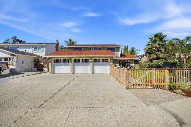 15640 La Sierra Court, Morgan Hill, CA 95037