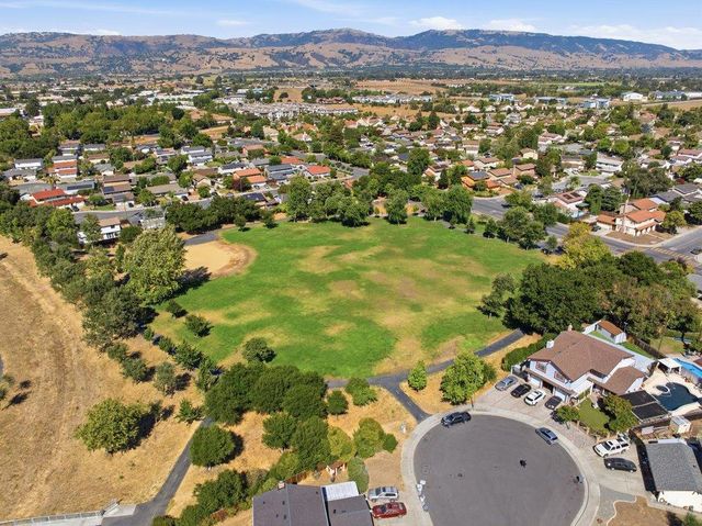 15640 La Sierra Court, Morgan Hill, CA 95037