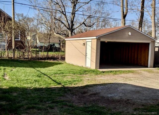 994 VOORHEIS Road Street, Waterford Twp, MI 48328