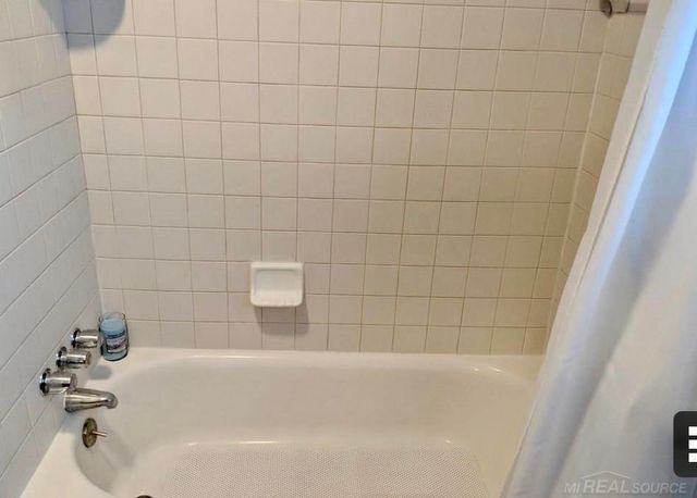 994 VOORHEIS Road Street, Waterford Twp, MI 48328