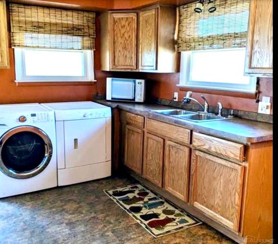 994 VOORHEIS Road Street, Waterford Twp, MI 48328