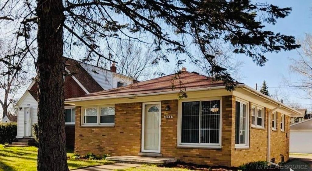994 VOORHEIS Road Street, Waterford Twp, MI 48328