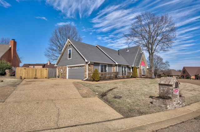 6770 SHORELINE CIR, Memphis, TN 38141