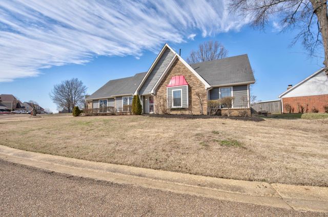 6770 SHORELINE CIR, Memphis, TN 38141