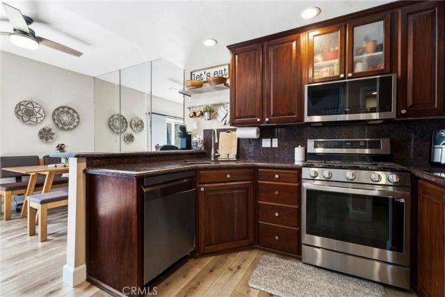 22914 Banyan Pl 201, Saugus, CA 91390
