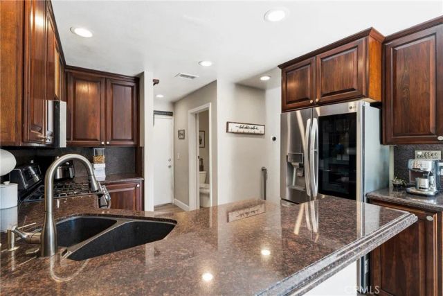 22914 Banyan Pl 201, Saugus, CA 91390