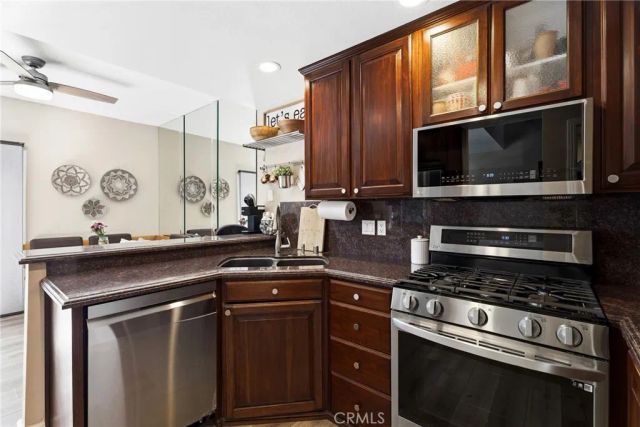 22914 Banyan Pl 201, Saugus, CA 91390