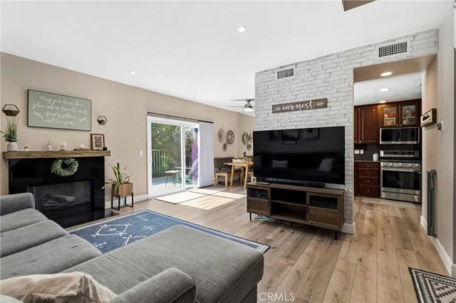 22914 Banyan Pl 201, Saugus, CA 91390