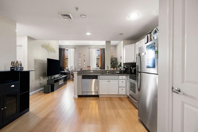 170 Oxford St 403, Lynn, MA 01901