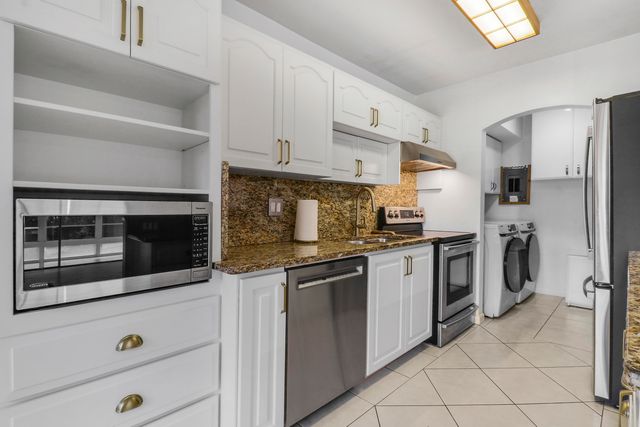 964 NW Spruce Ridge Drive D1, Stuart, FL 34994