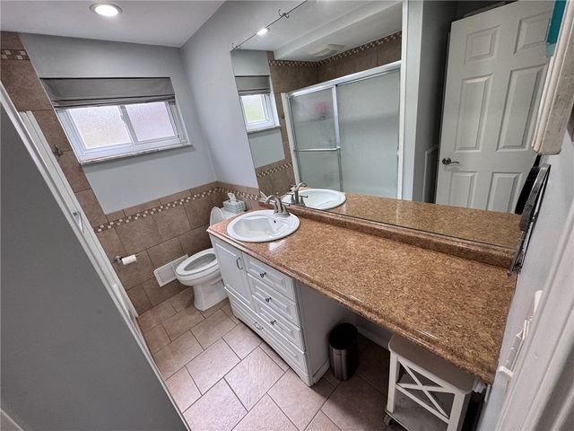 1418 Lakeside Dr, Shaler, PA 15101