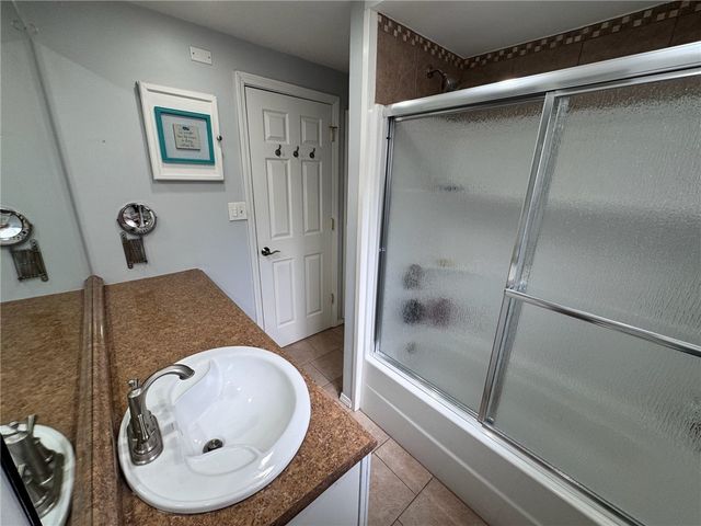 1418 Lakeside Dr, Shaler, PA 15101