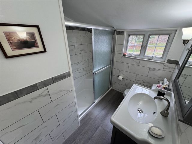 1418 Lakeside Dr, Shaler, PA 15101