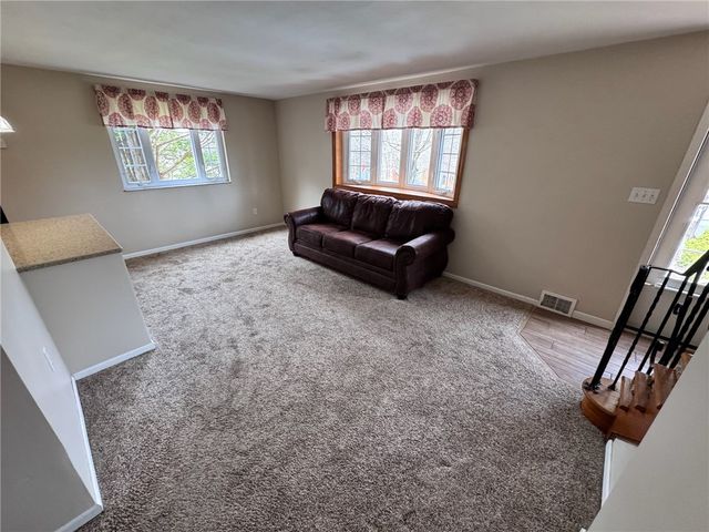 1418 Lakeside Dr, Shaler, PA 15101