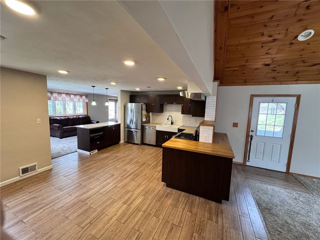 1418 Lakeside Dr, Shaler, PA 15101