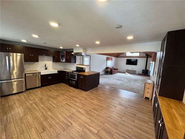 1418 Lakeside Dr, Shaler, PA 15101