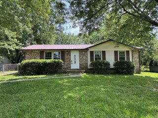 512 Yvonne Dr, Clarksville, TN 37042