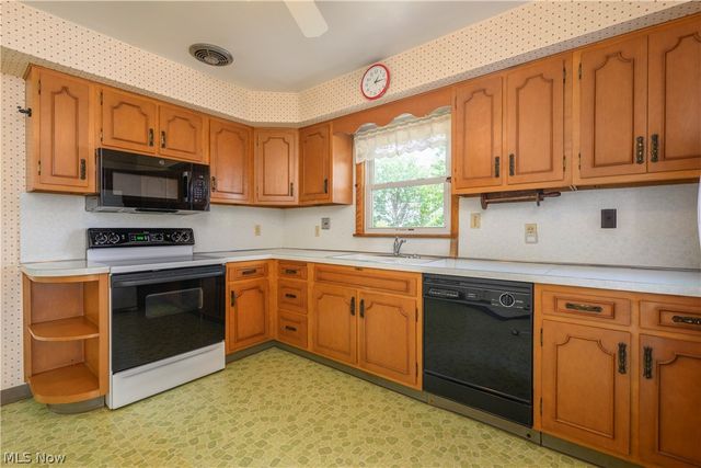 189 36th Street SW, Barberton, OH 44203