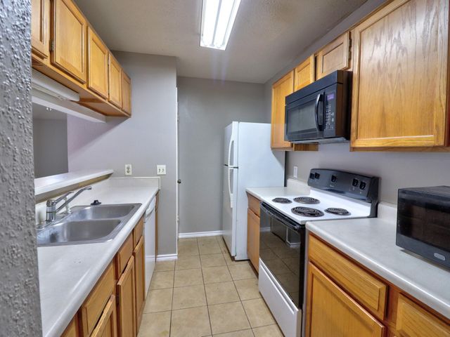 9203 Danforth Way, Houston, TX 77083