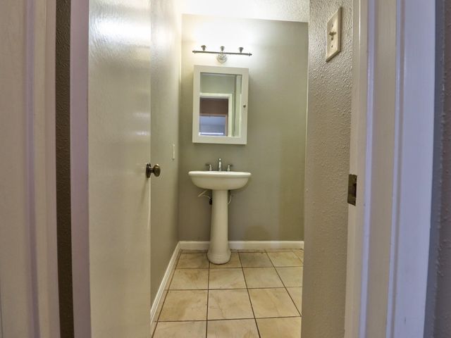 9203 Danforth Way, Houston, TX 77083