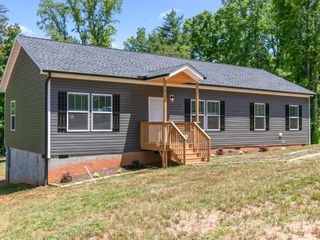 208 Walnut Branch Road, Weaverville, NC 28787