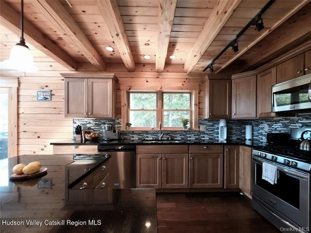 108 Eagles Ridge Way, Parksville, NY 12768
