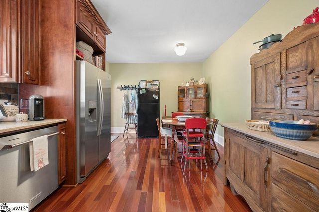 6 Oakland Avenue, Inman, SC 29349