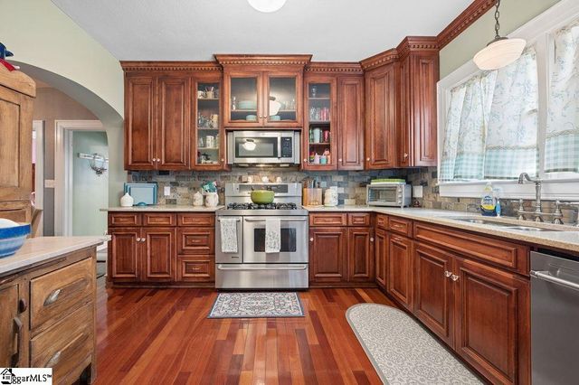 6 Oakland Avenue, Inman, SC 29349