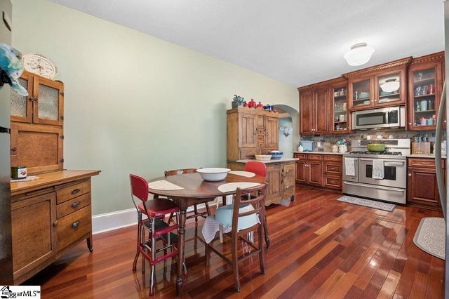 6 Oakland Avenue, Inman, SC 29349