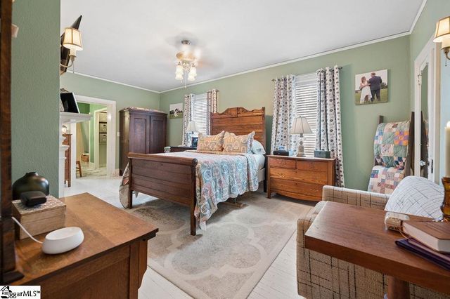 6 Oakland Avenue, Inman, SC 29349